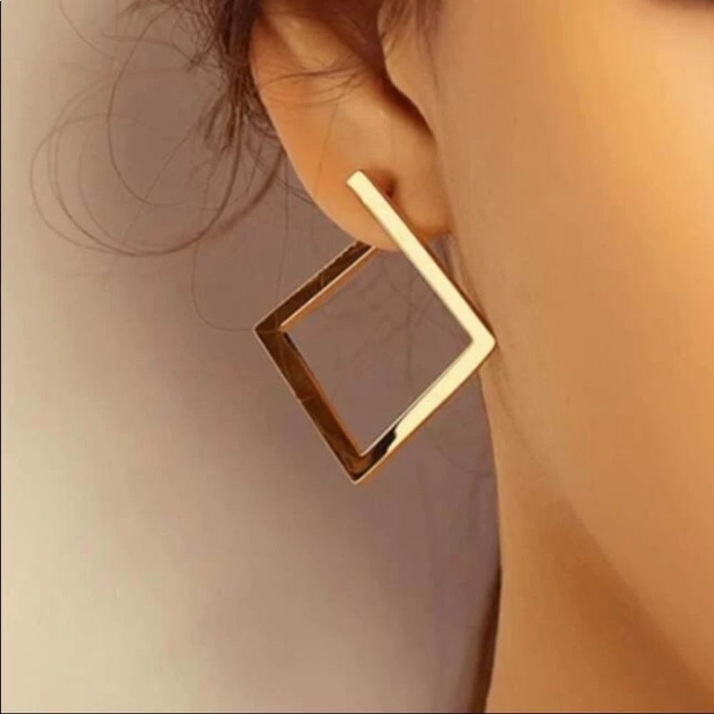 LAST PAIR! 𝅺Gold Square Hoop Earrings